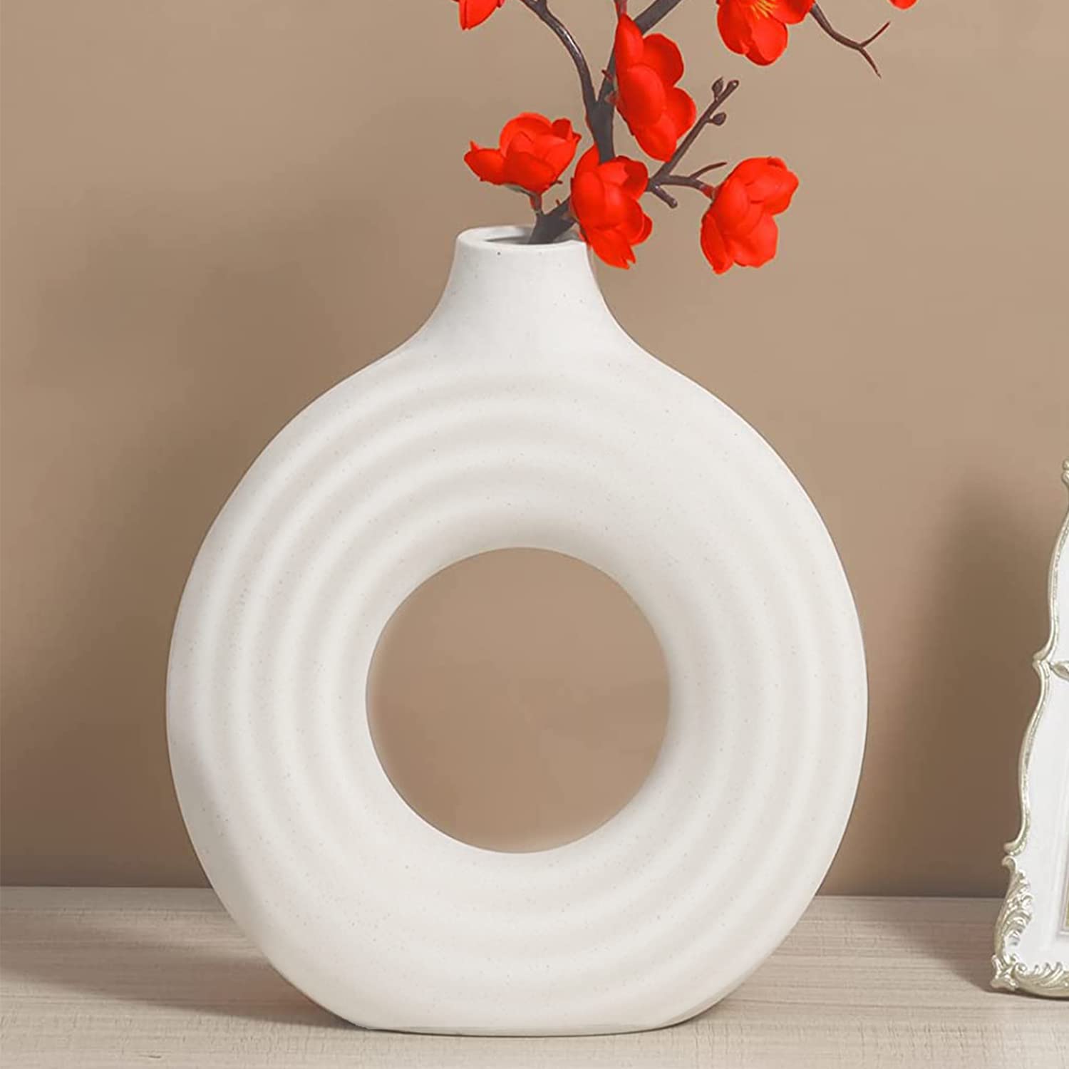 Haute Qualité Arawat Céramique Vases Blancs Vases Déco Porcelaine Vase Fleurs Vase de Table pour Herbe de Pampa Fleurs séchées Vase Moderne pour décoration de Table Mariage Cadeau Vase Tulipe 19x16x5.5cm MqzTX5fXq en solde